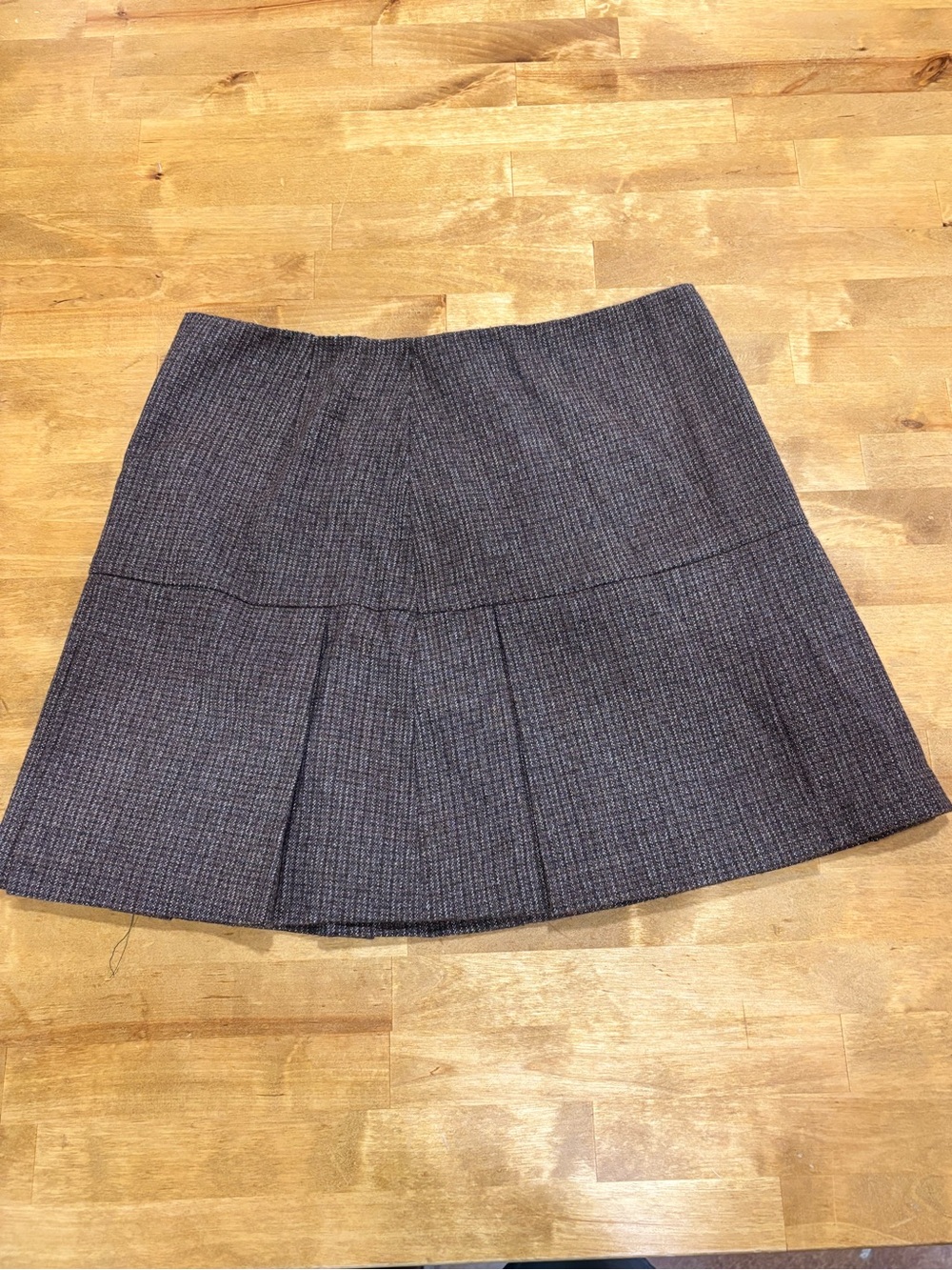 Tahari Women’s Size 10 Wool Blend Brown Pleated Mini Skirt Lined